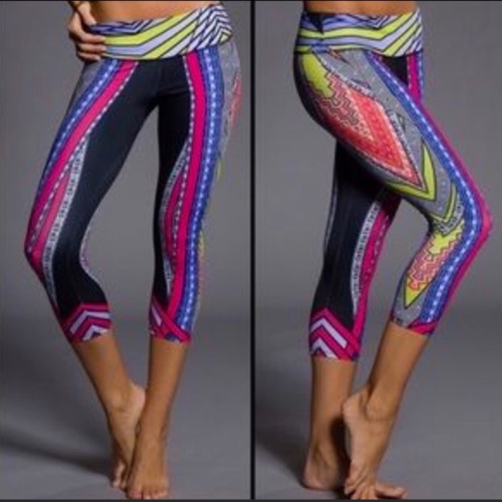 Onzie Multicolor Printed Capri Leggings